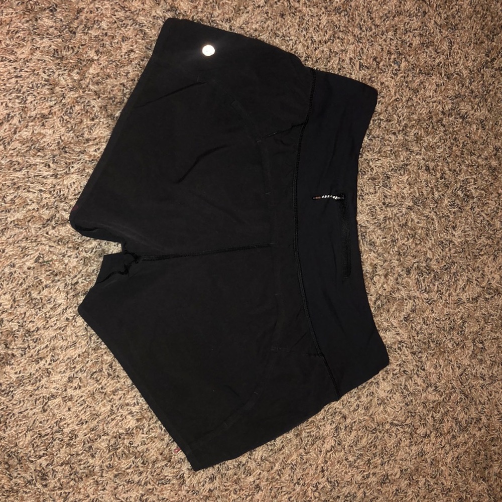 Black Lululemon Speed Up short long 4”